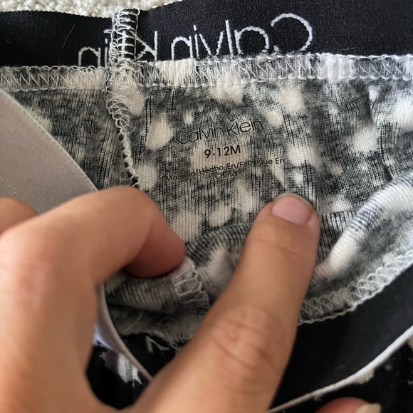 Set of 2 Calvin Klein pajama pants 9-12 months - Picture 3 of 6